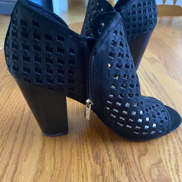 Vince Camuto Korlettan Booties - Picture 6 of 15